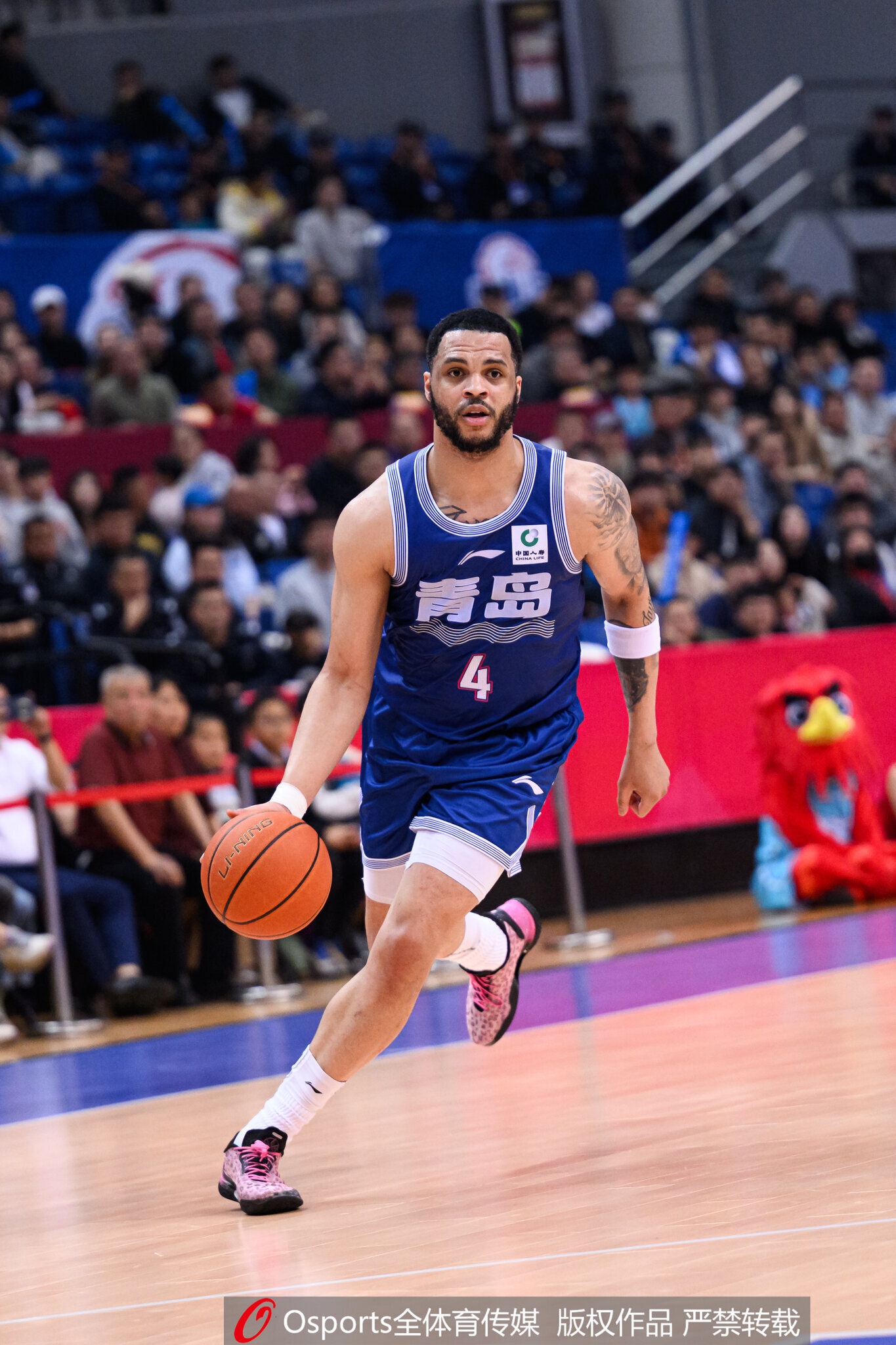 九游-青岛最后时刻落后3分 韦瑟斯庞没第一时间对面前的胡明轩进行犯规